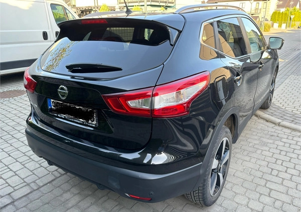 Nissan Qashqai cena 78000 przebieg: 125000, rok produkcji 2017 z Knurów małe 106